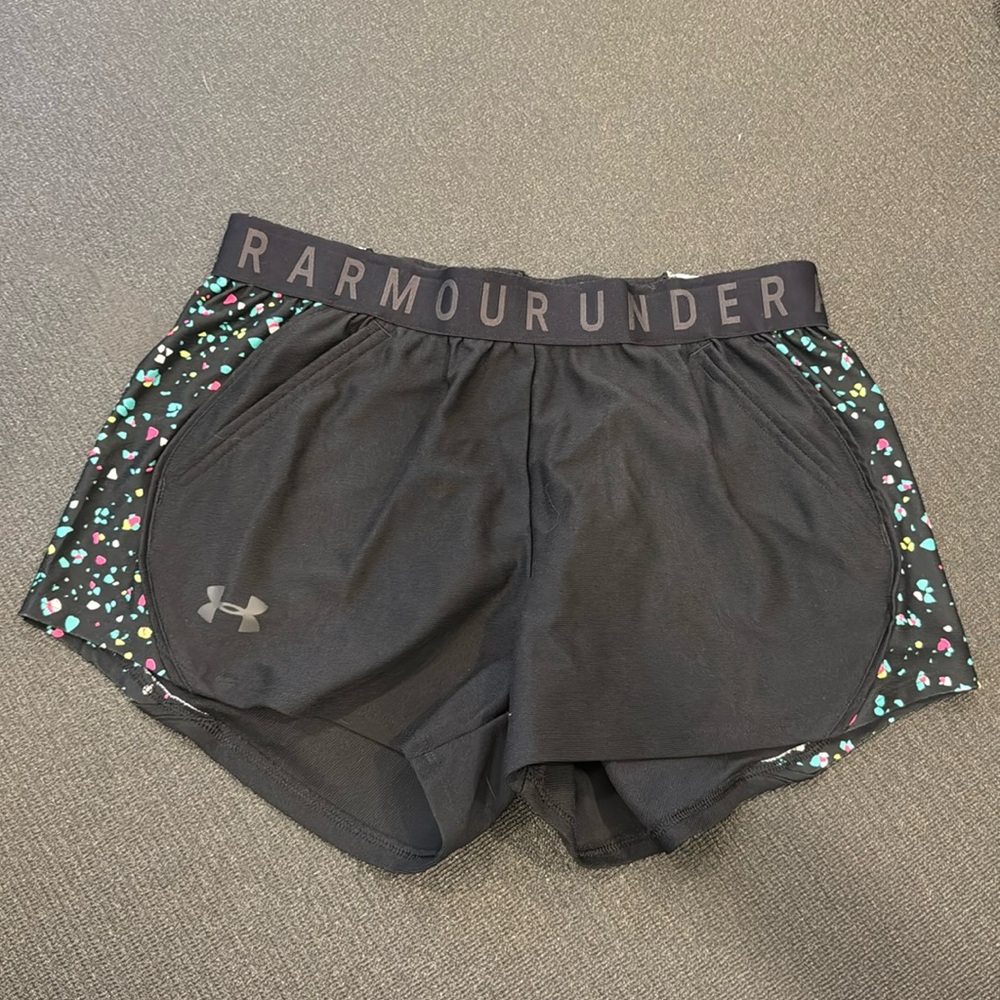 Under armour shorts size small
